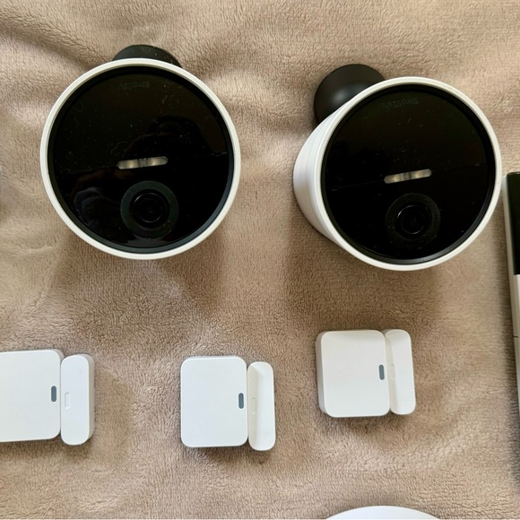 SimpliSafe Complete Security System Gen 2 with original batteries and cables - Picture 3 of 9